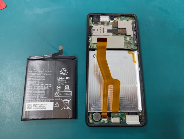 AQUOS sense4（アクオスセンスフォー）のバッテリー交換ならスマホ修理工房富山グリーンモール山室店へ！